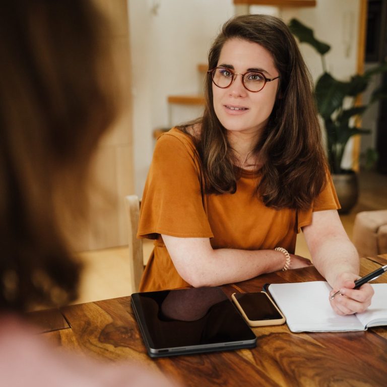 Maria Alexandrakis de Castro, founder of Madeca Consulting & Coaching is coaching a client.